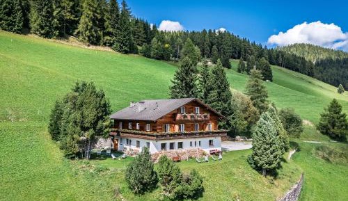 Apartment with Mountain View