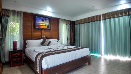 Deluxe King Bungalow Lake View