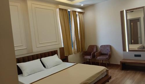 Deluxe Room (2 Adults + 1 Child)