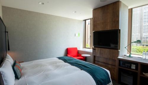 26sqm Large Deluxe Hollywood Room on the Top Floor - Non-Smoking