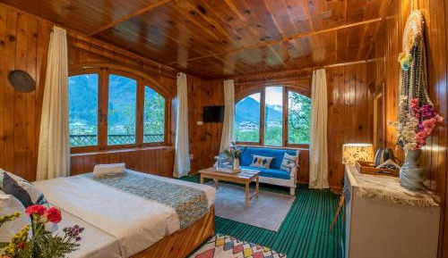 Standard Double Room with Shared Bathroom