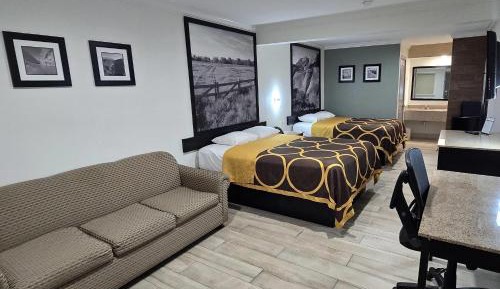 Queen Room with Two Queen Beds - Non-Smoking
