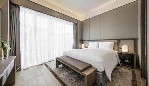 Villa with King Bed and Garden View