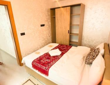 Deluxe One-Bedroom Apartment