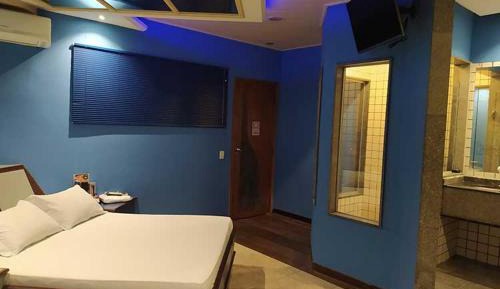 Deluxe Suite with Spa Bath