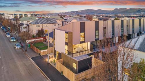 Three-Bedroom Apartment with Balcony