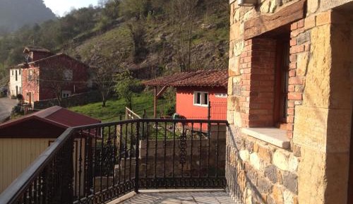 Apartment with Mountain View