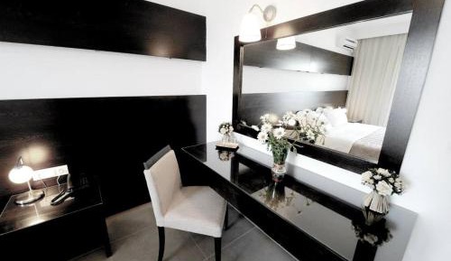 One Bedroom Suite with Sea View