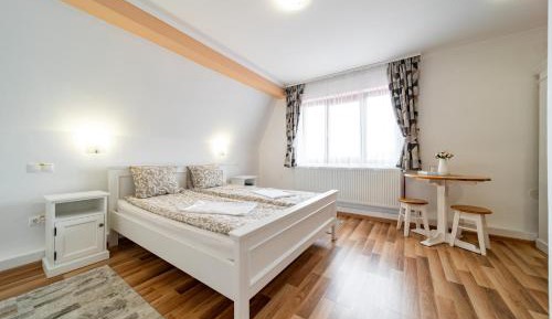 Deluxe Double Room with Shower