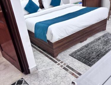 Three-Bedroom Apartment with Balcony