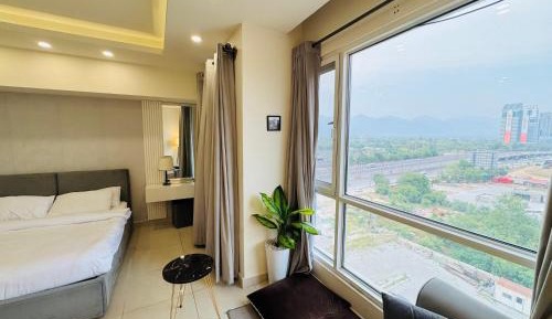 Studio with Mountain View