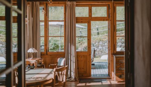 Superior One-Bedroom Apartment