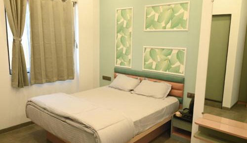 Queen Room with Spa Bath