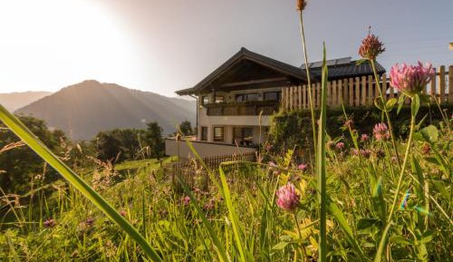 Apartment with Mountain View