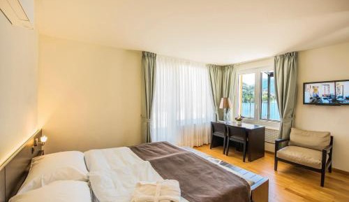 Two-Bedroom Suite with Lake View and Terrace