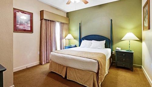 1 BEDROOM 1 KING SUITE PLUS WITH SOFABED