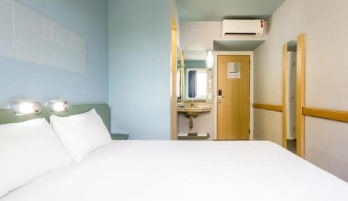 Standard Apartment with One Double Bed