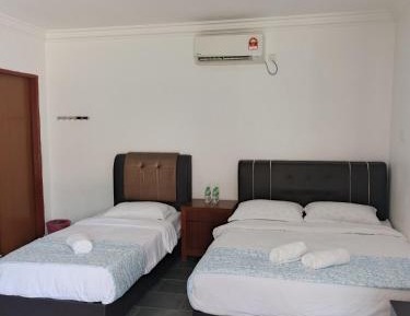 Deluxe Room (2 Adults + 1 Child)