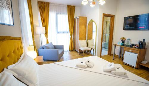 Studio with Spa Bath