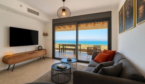 One-Bedroom Apartment with Sea View and Balcony
