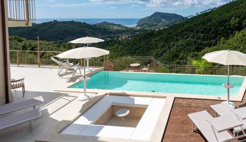 Four-Bedroom Apartment with Pool View