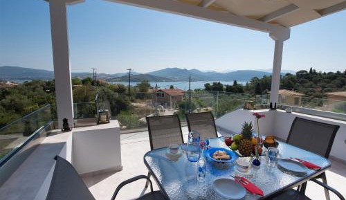 Three-Bedroom Split Level House with Sea View