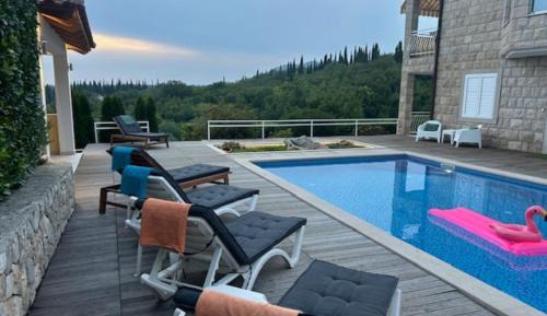 Three-Bedroom Villa with Terrace and Swimming Pool