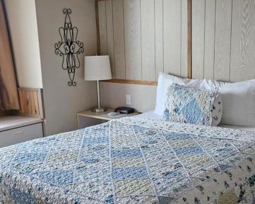 Queen Room - Non-Smoking