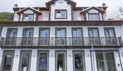 Deluxe Two-Bedroom Apartment with Garden View