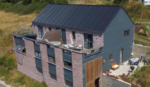 Apartment with Terrace and Jacuzzi