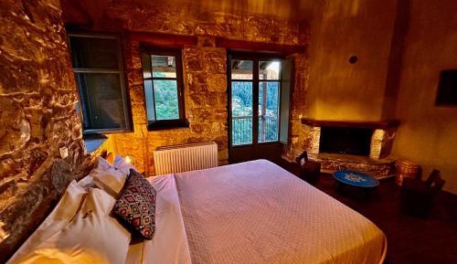 Deluxe Double Room with Balcony and Fireplace