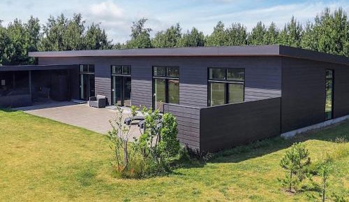 Six-Bedroom Holiday Home