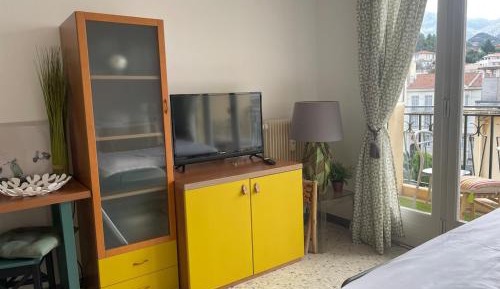 Studio Apartment with Balcony