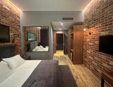 Deluxe Double Room (2 Adults + 1 Child)