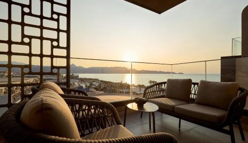 Signature Suite with Panoramic Sea View