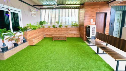 Deluxe Room (2 Adults + 1 Child)