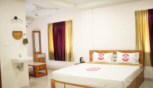 Deluxe Room (2 Adults + 1 Child)