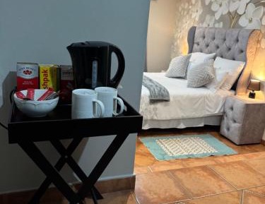 Queen Room with Pool View