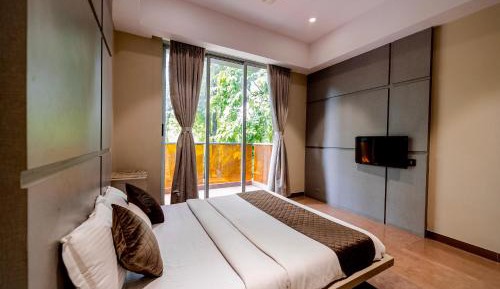 Deluxe Double Room with Balcony