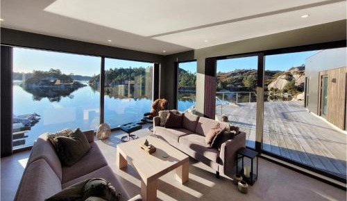 Five-Bedroom Holiday Home