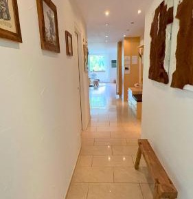 Apartment with Mountain View