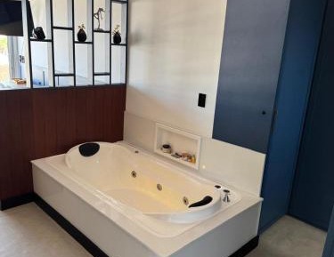 Studio with Spa Bath