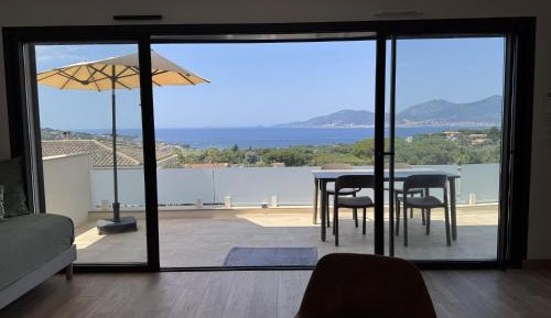 One-Bedroom Apartment with Sea View and Balcony