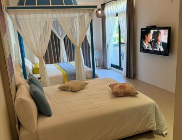 Family Room with Mountain View