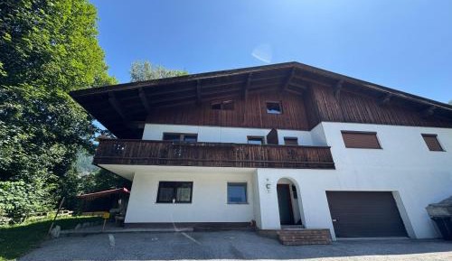 Apartment with Mountain View