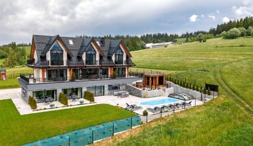 Apartment with Mountain View
