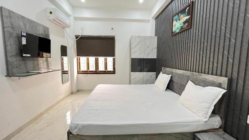 Deluxe Double Room (2 Adults + 1 Child)