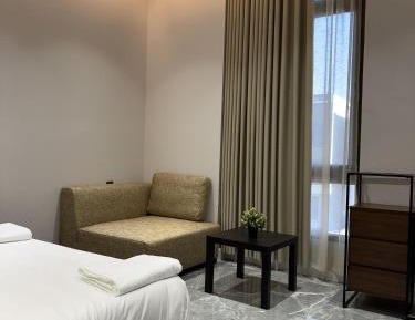 Deluxe One-Bedroom Apartment