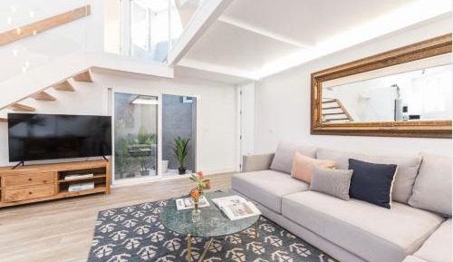 Three-Bedroom Deluxe Apartment