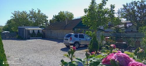 Apartment With Shared Bathroom